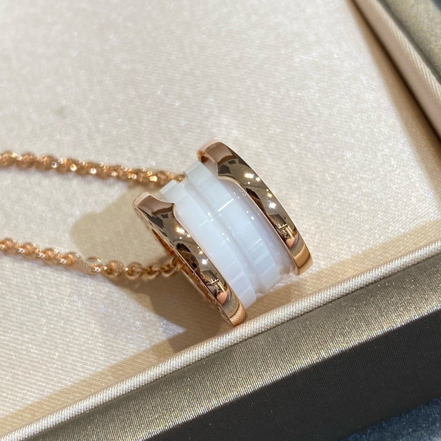 [valéa jewellery]ZERO 1 WHITE CERAMIC PINK GOLD NECKLACE
