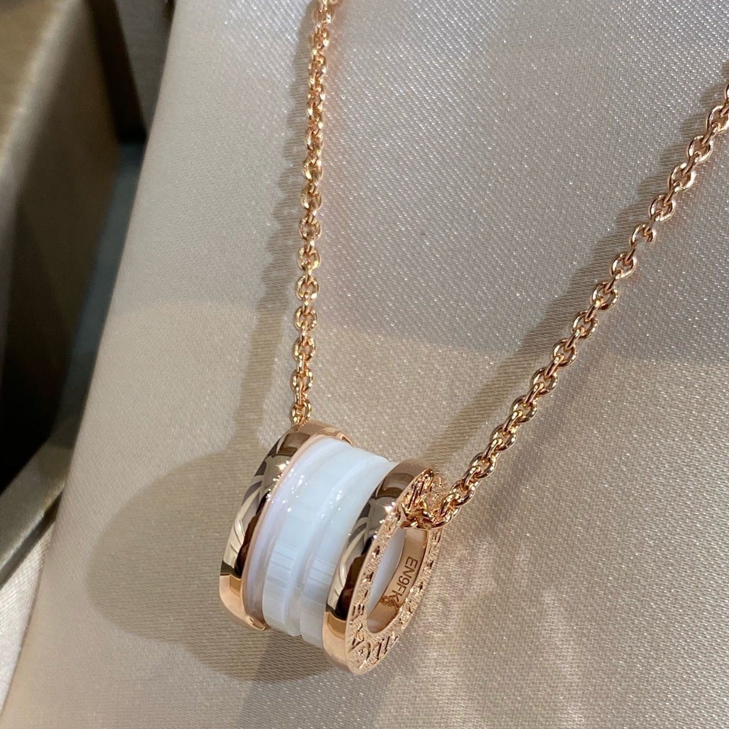 [valéa jewellery]ZERO 1 WHITE CERAMIC PINK GOLD NECKLACE