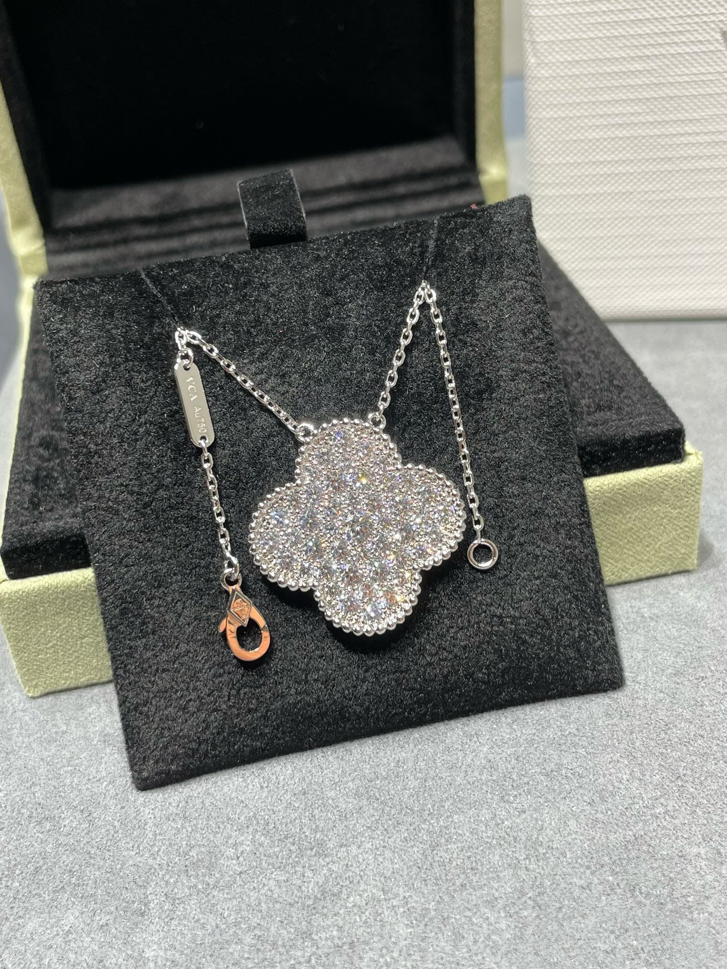 [Valéa jewellery]CLOVER 25MM LARGE PENDANT DIAMOND PAVED SILVER NECKLACE