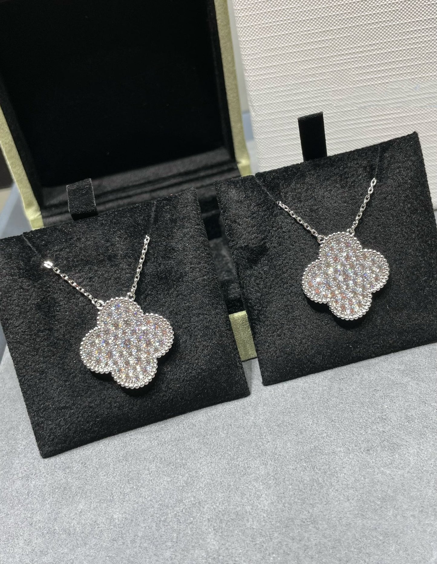 [Valéa jewellery]CLOVER 25MM LARGE PENDANT DIAMOND PAVED SILVER NECKLACE